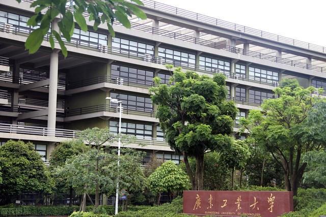 广东省排名靠前的大学（广东省排前十名的大学有哪些）