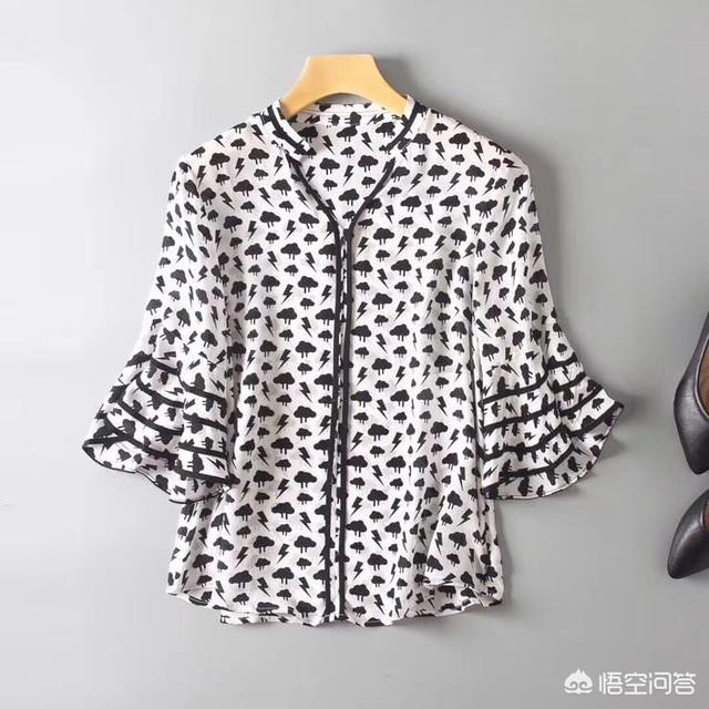 做衣服批发货源怎么找（怎么样才能拿到服装厂家一手货源）