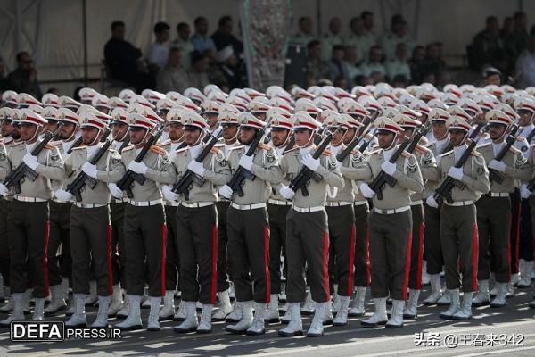 伊朗阅兵场地选择阿巴斯港和德黑兰有什么意义和特别考量？