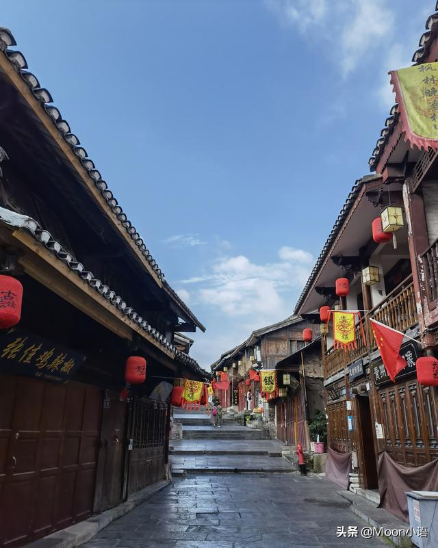 要不要带老人去旅游（老年人几岁不能去旅游）