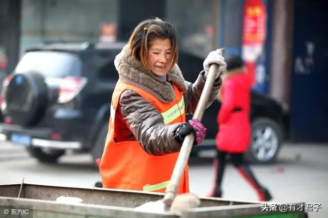 为什么网上很多晒一个月几万、几十万收入的人，可现实中我周围收入万多的就很少？